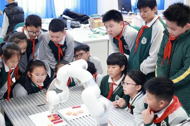 科技教育不仅是传授知识,看这所小学如何闪耀科技之光