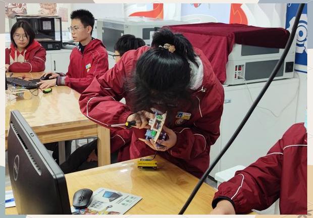九中在科技教育领域取得的辉煌成就